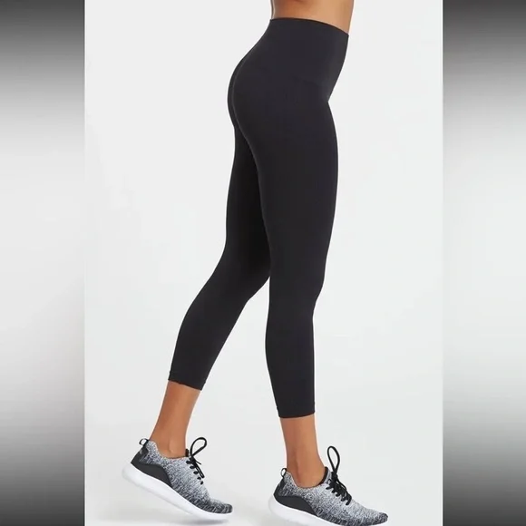 Spanx Look at Me Now Cropped Leggings in Very Black - Size 3X - New - Picture 2 of 10